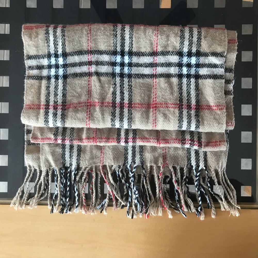 *DOWNSIZING*MAKE AN OFFER* Plaid scarf
